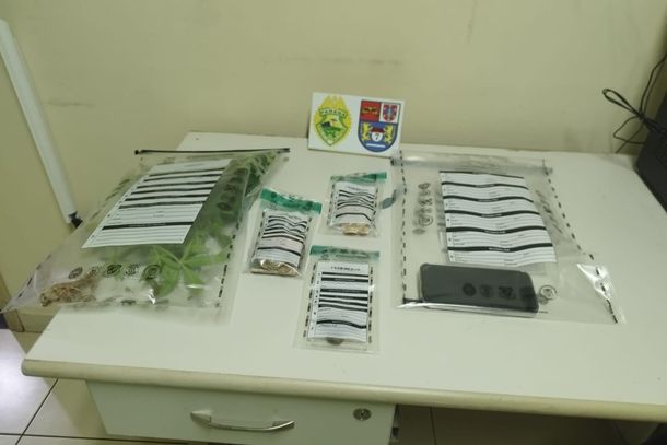 Abordagem de suspeito resultou na apreens&atilde;o de crack e maconha