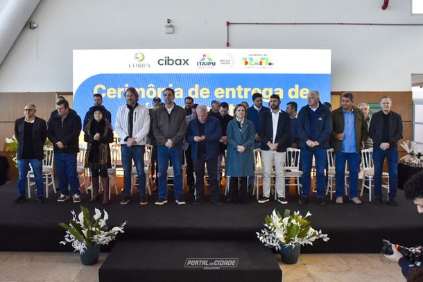 Representantes da Itaipu e dos munic&iacute;pios que integram os cons&oacute;rcios Coripa e Cibax