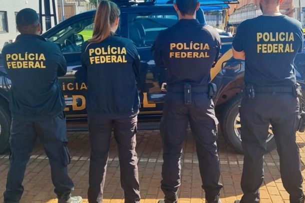 Ao todo, foram cumpridos tr&ecirc;s mandados de busca e apreens&atilde;o, expedidos pela Justi&ccedil;a Federal de Gua&iacute;ra