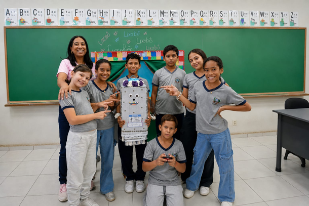Ap&oacute;s testes, o rob&ocirc; passou a circular pelos espa&ccedil;os da escola, ampliando seu potencial educativo
