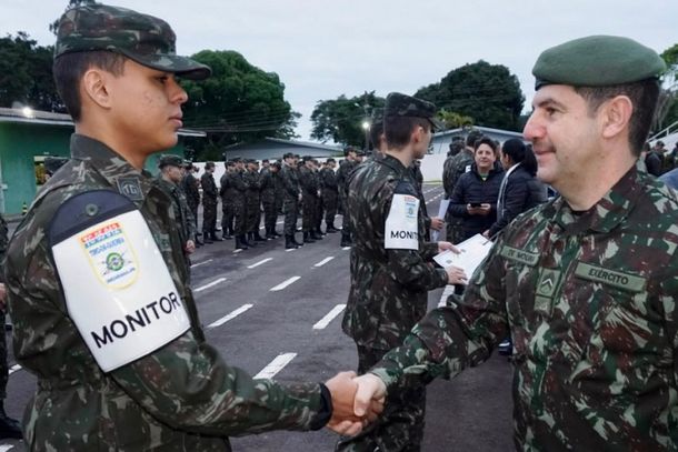 Curso do Tiro de Guerra 05-012 formou trinta monitores