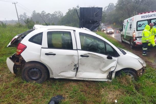 Colis&atilde;o ocorreu na tarde de domingo no trecho at&eacute; Lovat; motorista ferido foi levado ao Hospital Cemil