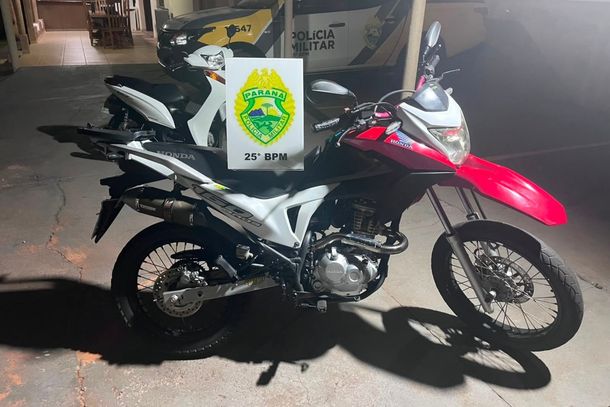 A motocicleta Honda NXR 160 Bros ESDD, de cor vermelha, foi apreendida durante a abordagem
