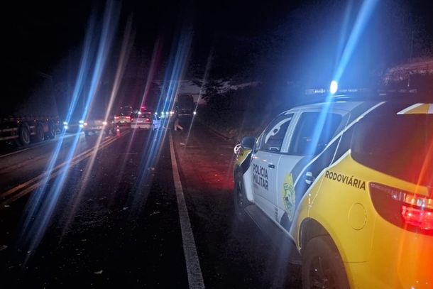 Agentes rodovi&aacute;rios sinalizaram a via para atendimento &agrave; v&iacute;tima