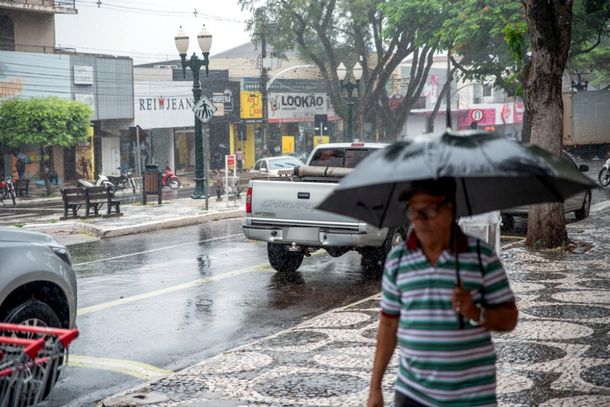Cidade atinge acumulado de &aacute;gua esperado para o m&ecirc;s em apenas quinze dias em Umuarama