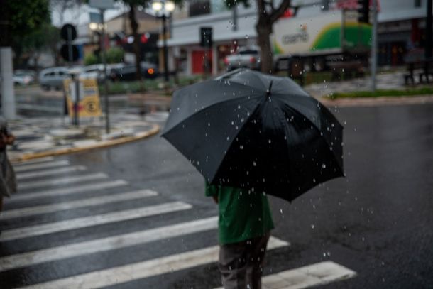 Simepar altera previs&atilde;o e antecipa maior volume de chuva para s&aacute;bado