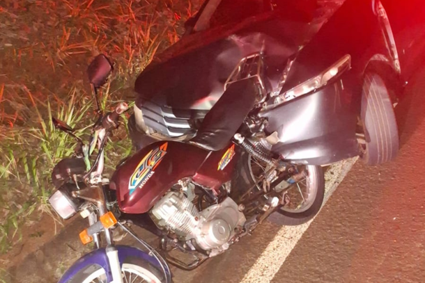 Na motocicleta estavam dois homens, de 39 e 29 anos, ambos sofreram ferimentos leves e foram socorridos pelo SAMU
