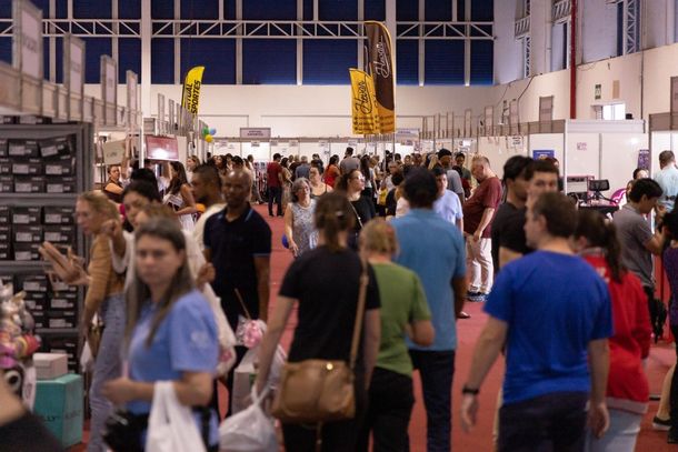Mais de 100 empresas de diversos segmentos participam da tradicional feira ponta de estoque
