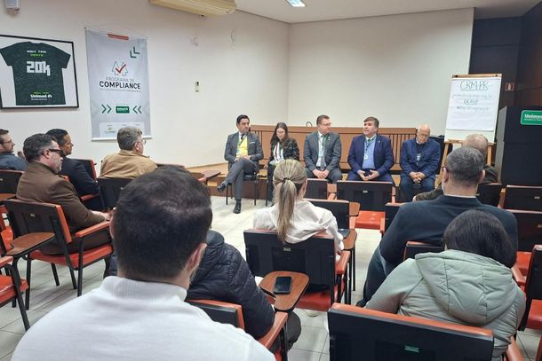 Em Umuarama, a agenda teve in&iacute;cio com uma reuni&atilde;o entre o Defep e o respons&aacute;vel t&eacute;cnico da Unidade de Pronto Atendimento (UPA)