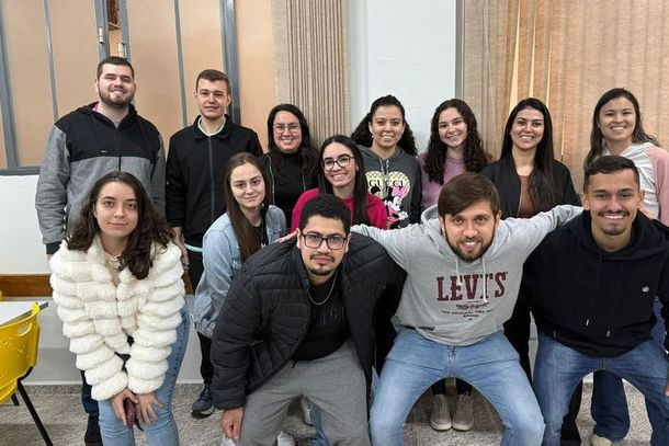 Com 58% de aprova&ccedil;&atilde;o na edi&ccedil;&atilde;o 2026.1 do Exame de Sufici&ecirc;ncia, acad&ecirc;micos da Universidade obt&ecirc;m desempenho superior aos &iacute;ndices registrados no Paran&aacute; e no Brasil