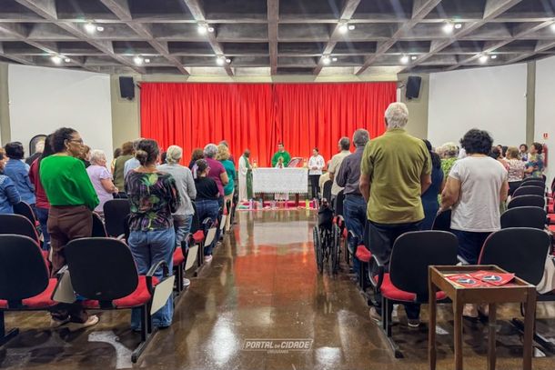 Evento organizado com a Pastoral da Pessoa Idosa reuniu dezenas de fi&eacute;is para momentos de ora&ccedil;&atilde;o, b&ecirc;n&ccedil;&atilde;o dedicada e confraterniza&ccedil;&atilde;o