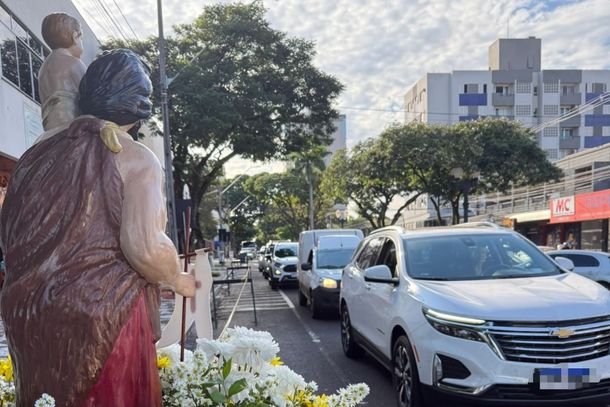  A b&ecirc;n&ccedil;&atilde;o ser&aacute; realizada das 7h &agrave;s 16h, ao lado do estacionamento da igreja