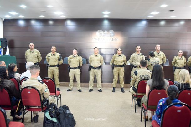 Batalh&atilde;o da PM celebra promo&ccedil;&otilde;es e condecora policiais em Umuarama