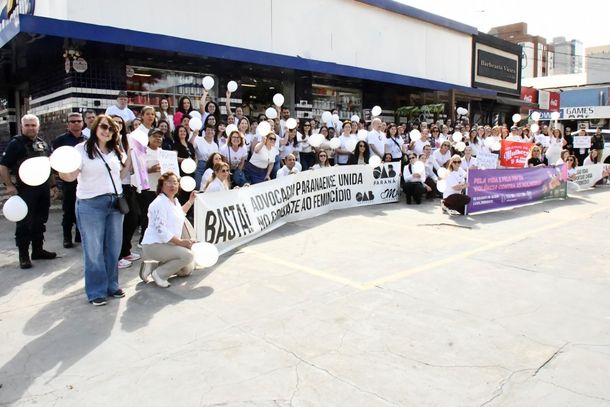 A mobiliza&ccedil;&atilde;o chamou a aten&ccedil;&atilde;o da comunidade na regi&atilde;o central da cidade, com sa&iacute;da da Pra&ccedil;a Miguel Rossafa