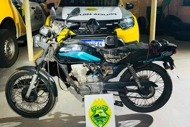 A motocicleta foi apreendida e encaminhada ao p&aacute;tio por meio de guincho, onde permanecer&aacute; at&eacute; a regulariza&ccedil;&atilde;o