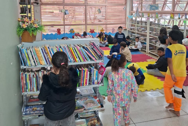 A visita integra o Projeto Clube da Leitura, desenvolvido pelos orientadores Gabriela Ladeira e Murilo de Freitas Silva