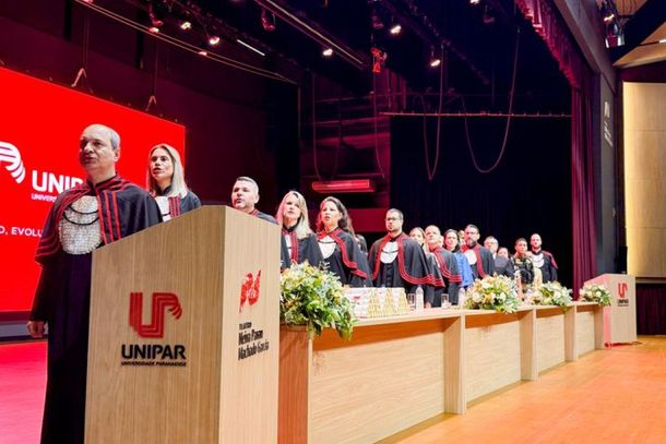 Em Umuarama, a cerim&ocirc;nia ocorreu no Teatro Neiva Pavan Machado Garcia e reuniu 60 formandos