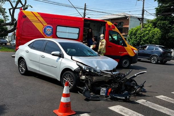 O acidente de tr&acirc;nsito aconteceu no cruzamento da Avenida Presidente Get&uacute;lio Vargas com a Rua Aricanduva, na Zona II