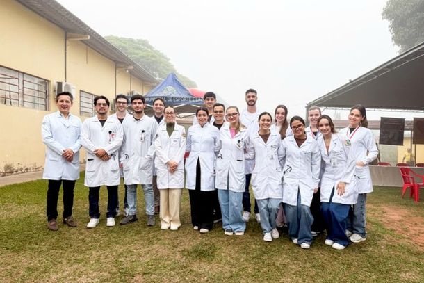 Equipe da Unipar no evento realizado na Apromo em alus&atilde;o ao o Dia Nacional de Luta da Popula&ccedil;&atilde;o em Situa&ccedil;&atilde;o de Rua