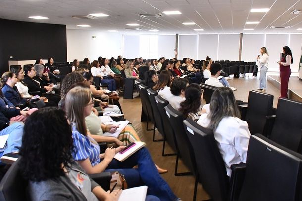 A forma&ccedil;&atilde;o contou com a participa&ccedil;&atilde;o das t&eacute;cnicas do N&uacute;cleo Regional de Educa&ccedil;&atilde;o (NRE)