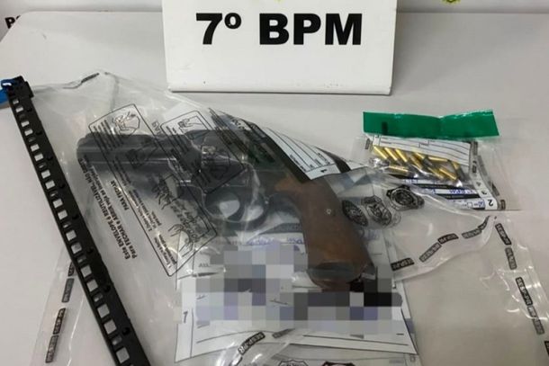 Rev&oacute;lver calibre 22 e muni&ccedil;&otilde;es apreendidas durante opera&ccedil;&atilde;o da PM