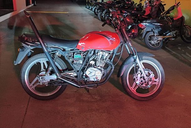 Com uma s&eacute;rie de irregularidades, moto foi recolhida