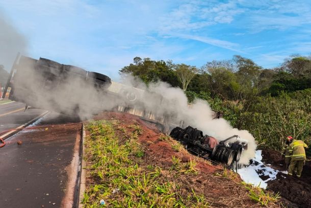 A suspeita inicial &eacute; de que o inc&ecirc;ndio tenha come&ccedil;ado no cavalo mec&acirc;nico do ve&iacute;culo