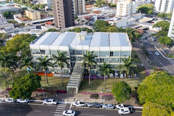 Concurso p&uacute;blico de Umuarama oferece remunera&ccedil;&otilde;es entre R$ 1,7 mil e R$ 5,2 mil