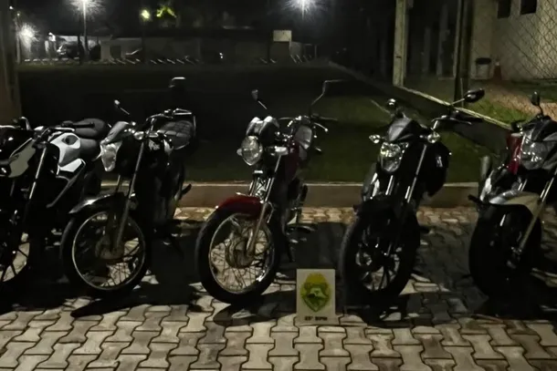 As quatro motocicletas apreendidas foram encaminhadas ao p&aacute;tio do Detran, localizado em anexo ao 25&ordm; BPM