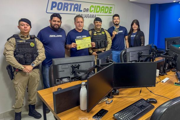 Portal da Cidade Umuarama recebe homenagem da Pol&iacute;cia Militar por apoio a corrida