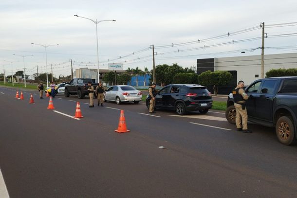 Bloqueio do 25&ordm; BPM no trecho urbano da PR-323