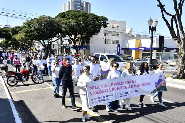 A caminhada tem como objetivo sensibilizar a sociedade para a preven&ccedil;&atilde;o e o enfrentamento da viol&ecirc;ncia contra as mulheres