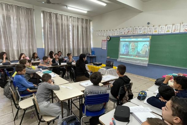 Com subs&iacute;dios, os estudantes puderam produzir seus pr&oacute;prios textos de forma autoral