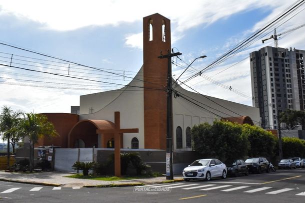 Reforma da tradicional par&oacute;quia est&aacute; na reta final