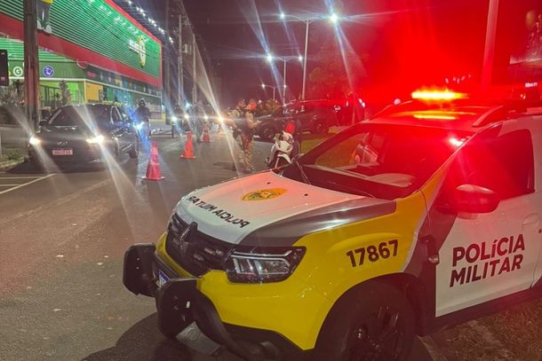 O ponto de bloqueio foi montado na Avenida Paran&aacute;, no bairro Zona Tr&ecirc;s, entre 22h e 22h30