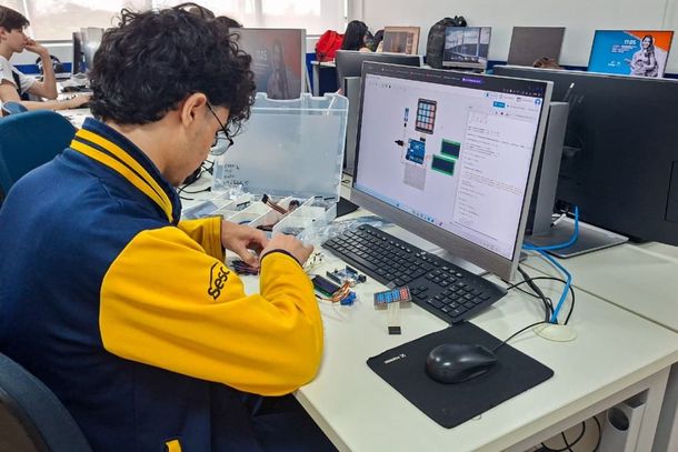 O curso inclui prepara&ccedil;&atilde;o voltada aos principais vestibulares e ao Exame Nacional do Ensino M&eacute;dio (Enem)