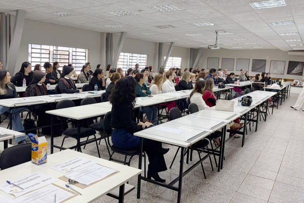 A capacita&ccedil;&atilde;o encerrou o ciclo de encontros reunindo profissionais e integrantes da rede socioassistencial de Umuarama em torno da troca de conhecimentos