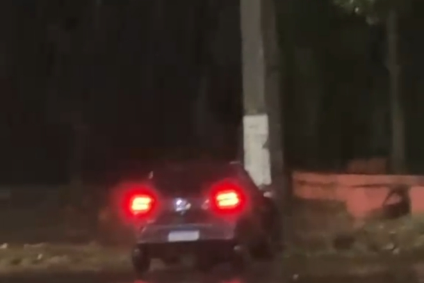 O propriet&aacute;rio tamb&eacute;m confirmou que n&atilde;o houve feridos e que o guincho da seguradora j&aacute; havia sido acionado para retirar o carro
