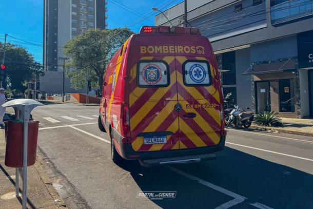 Uma equipe do SIATE, do Corpo de Bombeiros, foi acionada e prestou os primeiros socorros no local
