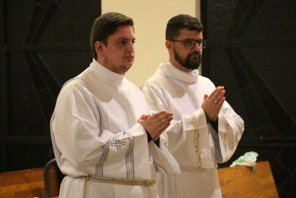 Jo&atilde;o Vitor e Rodrigo da Silva passaram pela Ordena&ccedil;&atilde;o Diaconal no primeiro semestre deste ano