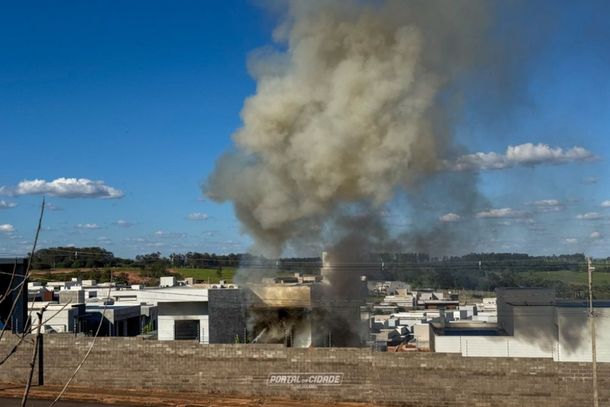At&eacute; o momento, n&atilde;o foram divulgadas informa&ccedil;&otilde;es oficiais sobre o que teria provocado o inc&ecirc;ndio, nem sobre a extens&atilde;o dos danos