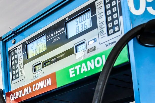 Houve pequena varia&ccedil;&atilde;o negativa no litro da gasolina e no diesel comum, enquanto o etanol registrou pequena alta 