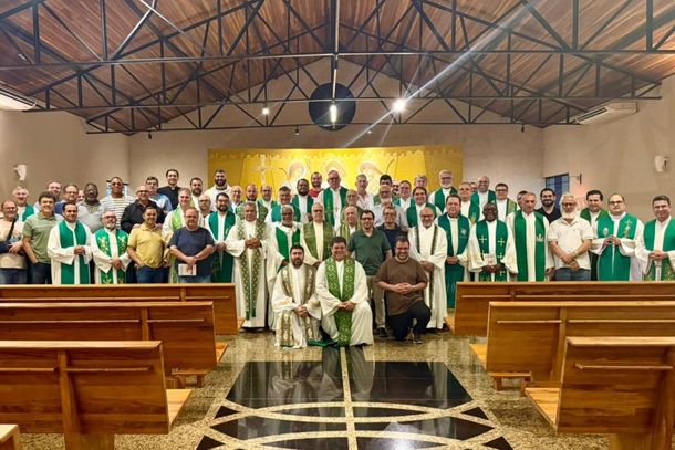 Presb&iacute;teros retornam &agrave;s suas comunidades fortalecidos na f&eacute; e renovados no compromisso de anunciar o Evangelho