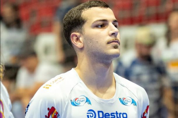 L&eacute;o Brand&atilde;o anotou um belo gol e foi um dos destaques do Umuarama
