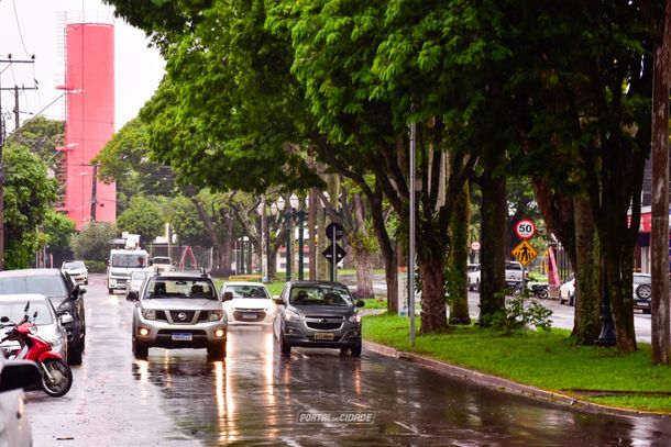 De acordo com a Defesa Civil, o alerta laranja indica tempestades com chuva forte em curto espa&ccedil;o de tempo