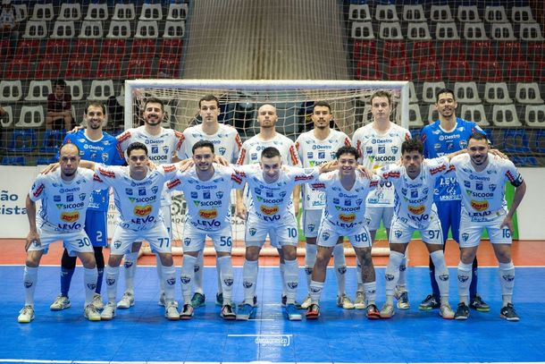 Com a derrota por 4 a 1 no jogo de ida, o Umuarama precisa vencer a partida deste s&aacute;bado para seguir vivo na disputa
