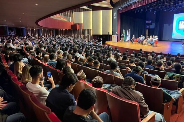 F&oacute;rum do Crea-PR debate forma&ccedil;&atilde;o acad&ecirc;mica e futuro da Engenharia em Umuarama