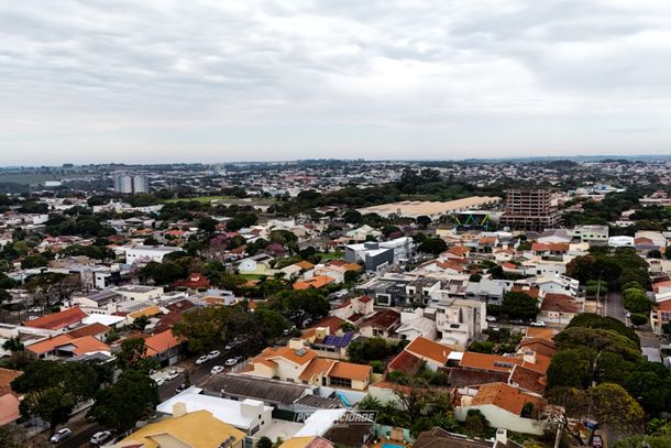 Umuarama enfrenta efeitos de temporal enquanto Defesa Civil alerta para outubro inst&aacute;vel