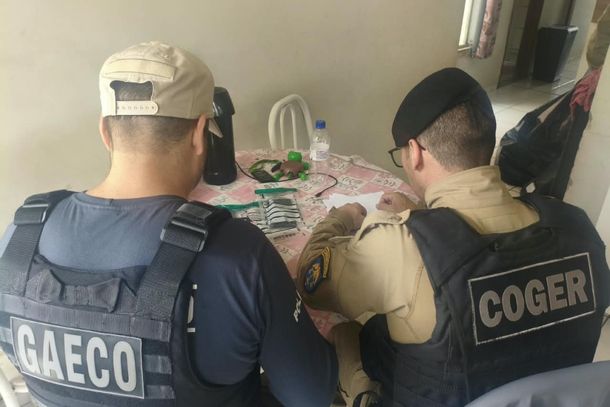 A investiga&ccedil;&atilde;o apura suspeitas de organiza&ccedil;&atilde;o criminosa, corrup&ccedil;&atilde;o passiva, prevarica&ccedil;&atilde;o e facilita&ccedil;&atilde;o de contrabando ou descaminho