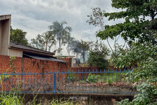 Vela teria ca&iacute;do sobre colch&atilde;o e causado inc&ecirc;ndio em casa